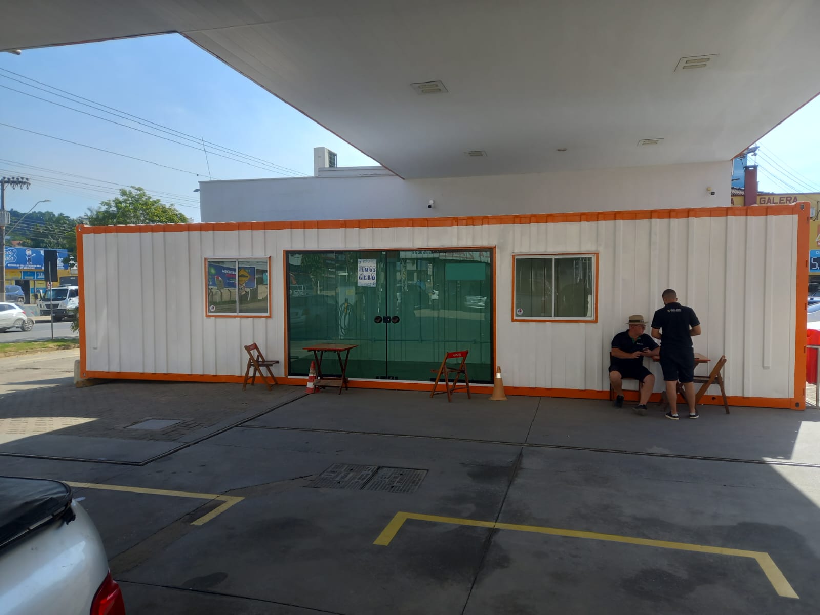 Módulo · branco com acabamento laranja