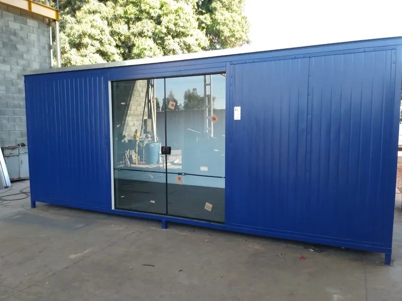 Comercial · contêiner azul com portas de vidro