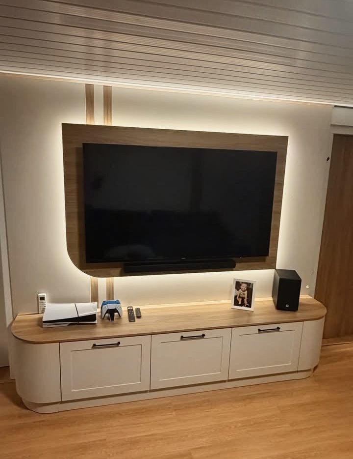 Painel de TV com iluminação embutida