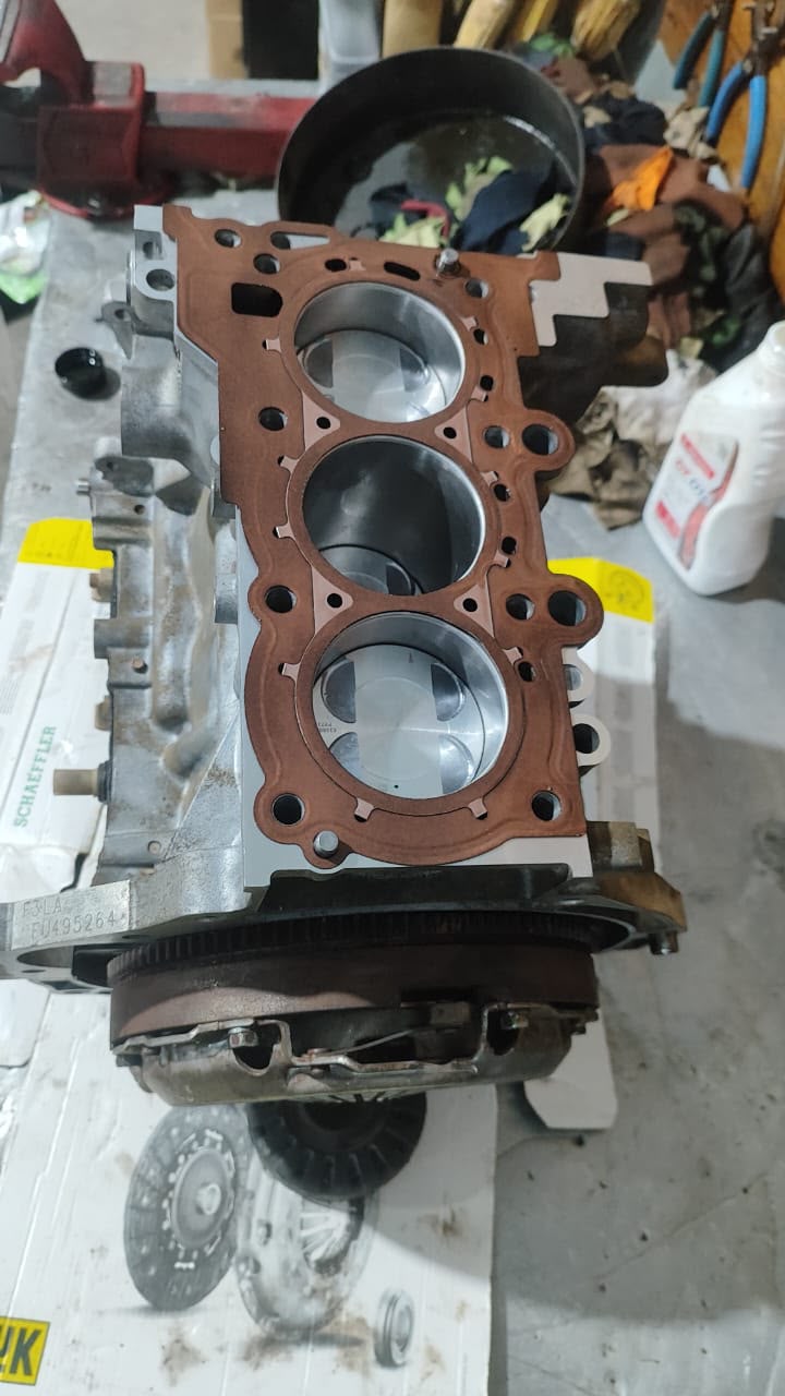 Motor aberto com pistões